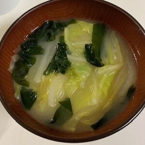 柔らか白菜とわかめのお味噌汁✧˖°